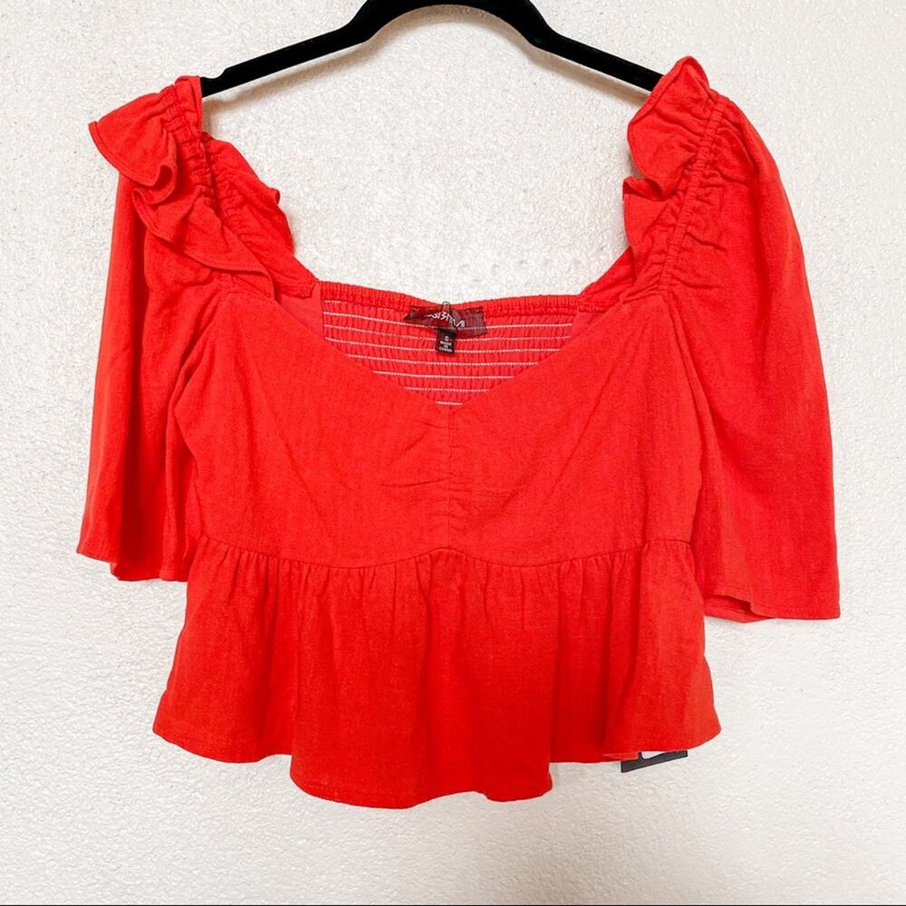 4SI3NNA Coral Ruffle Detail Chelcie Crop Top Size Small